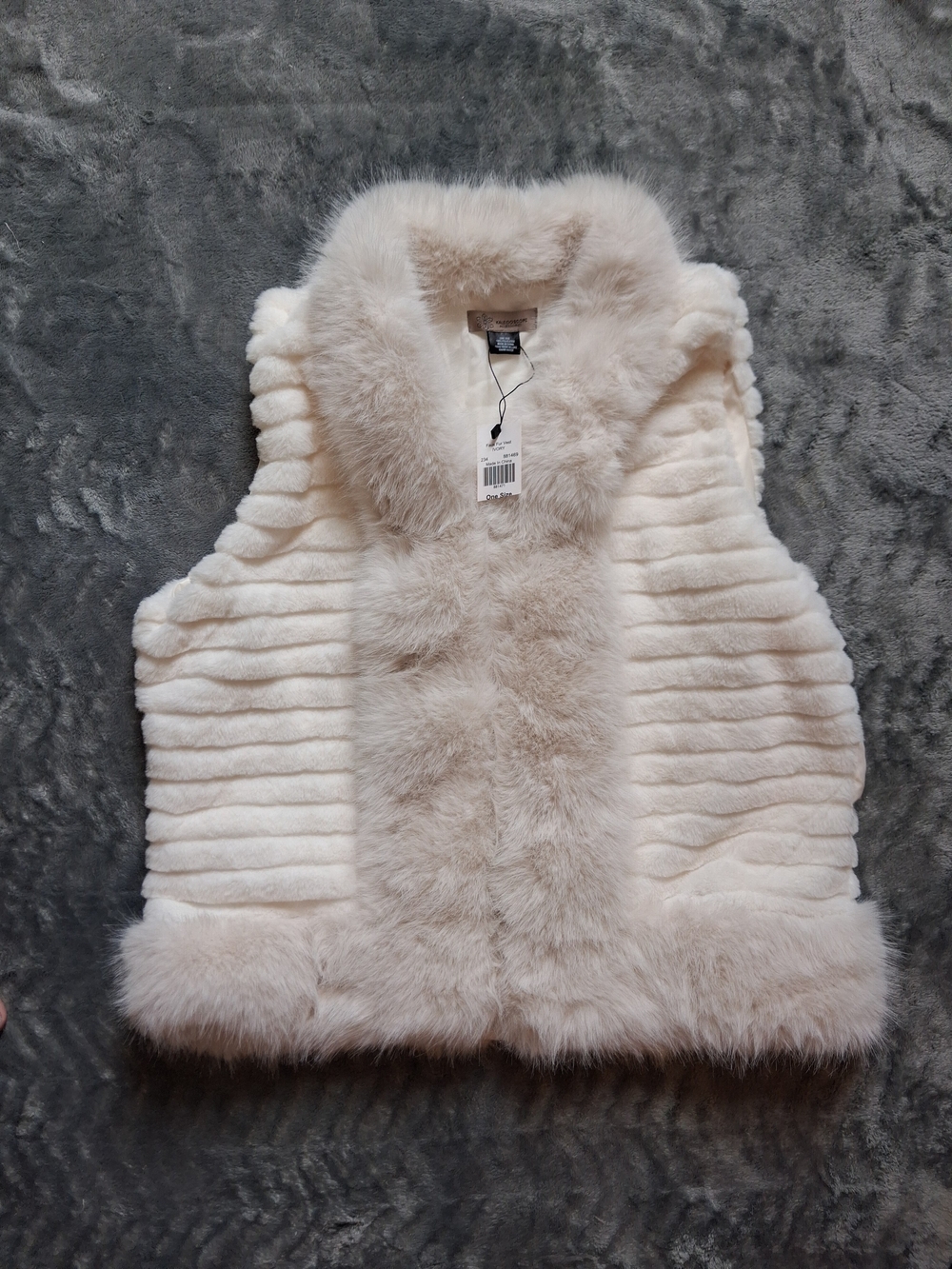 NWT Kalidescope Cream Color Faux Fur Vest with Plush Trim One Size